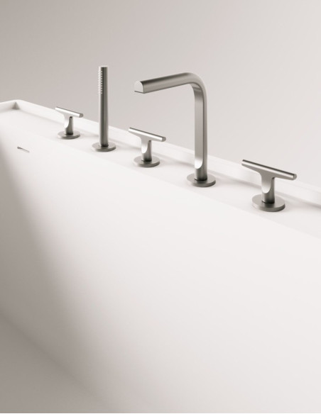 PAA Infinity – unikalių formų architektūriška „Silkstone“ vonia. 1795 x 795 mm.